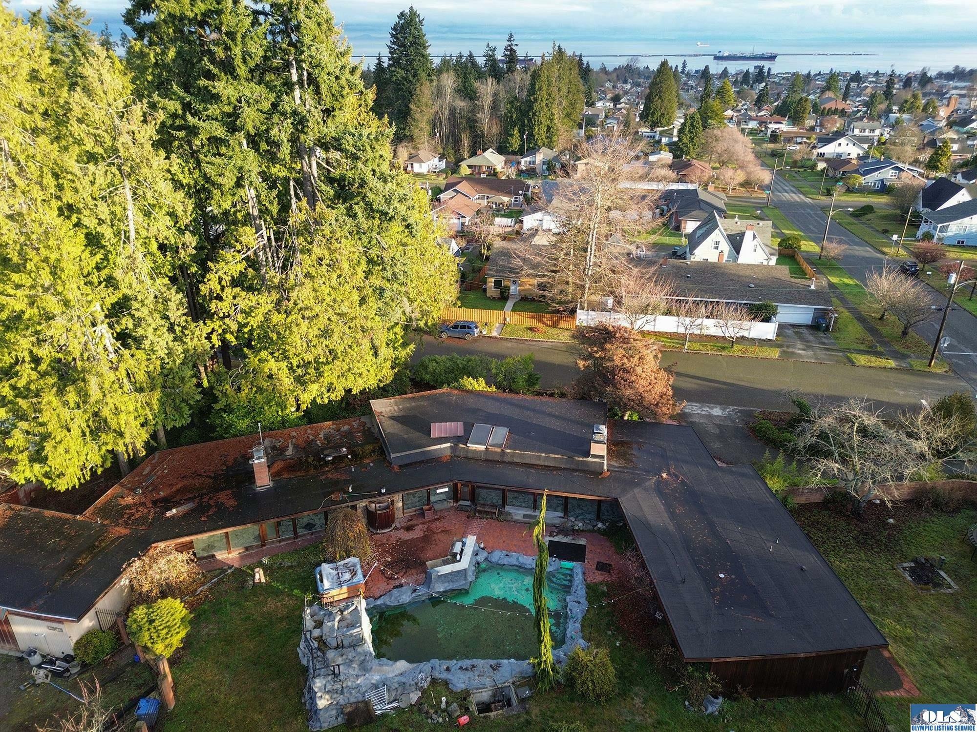 Property Photo:  1502 S Cherry Street  WA 98362 