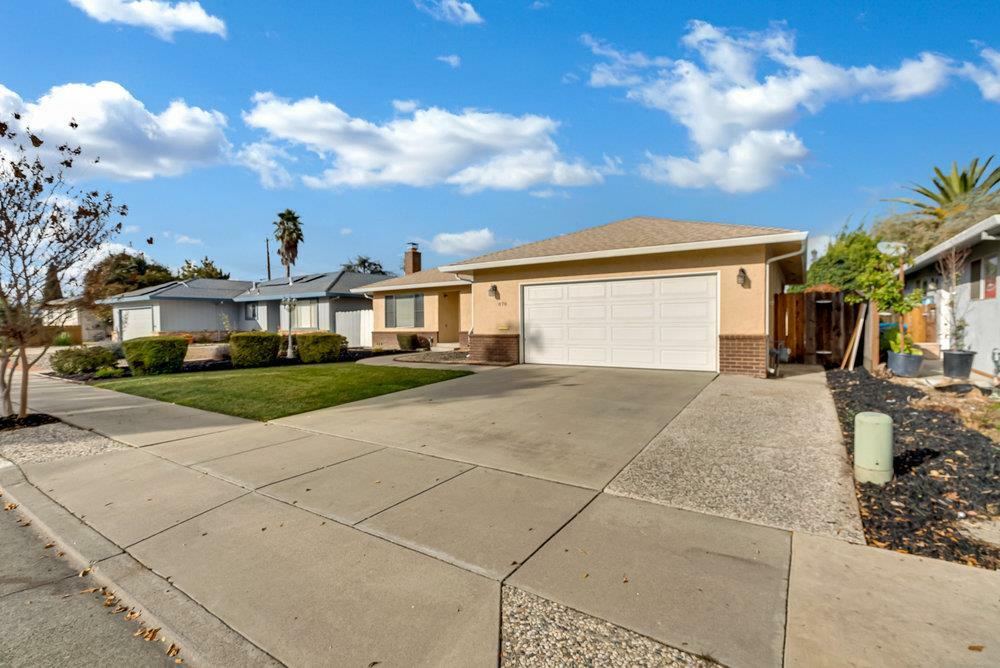 Property Photo:  870 B Street  CA 95023 