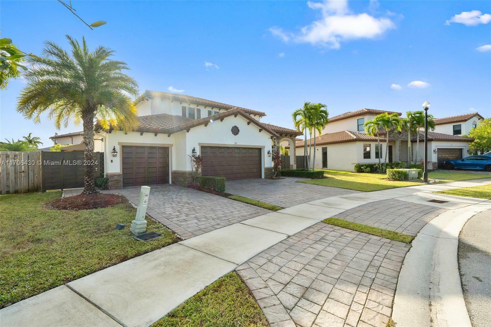 Property Photo:  221 SE 35th Ave  FL 33033 