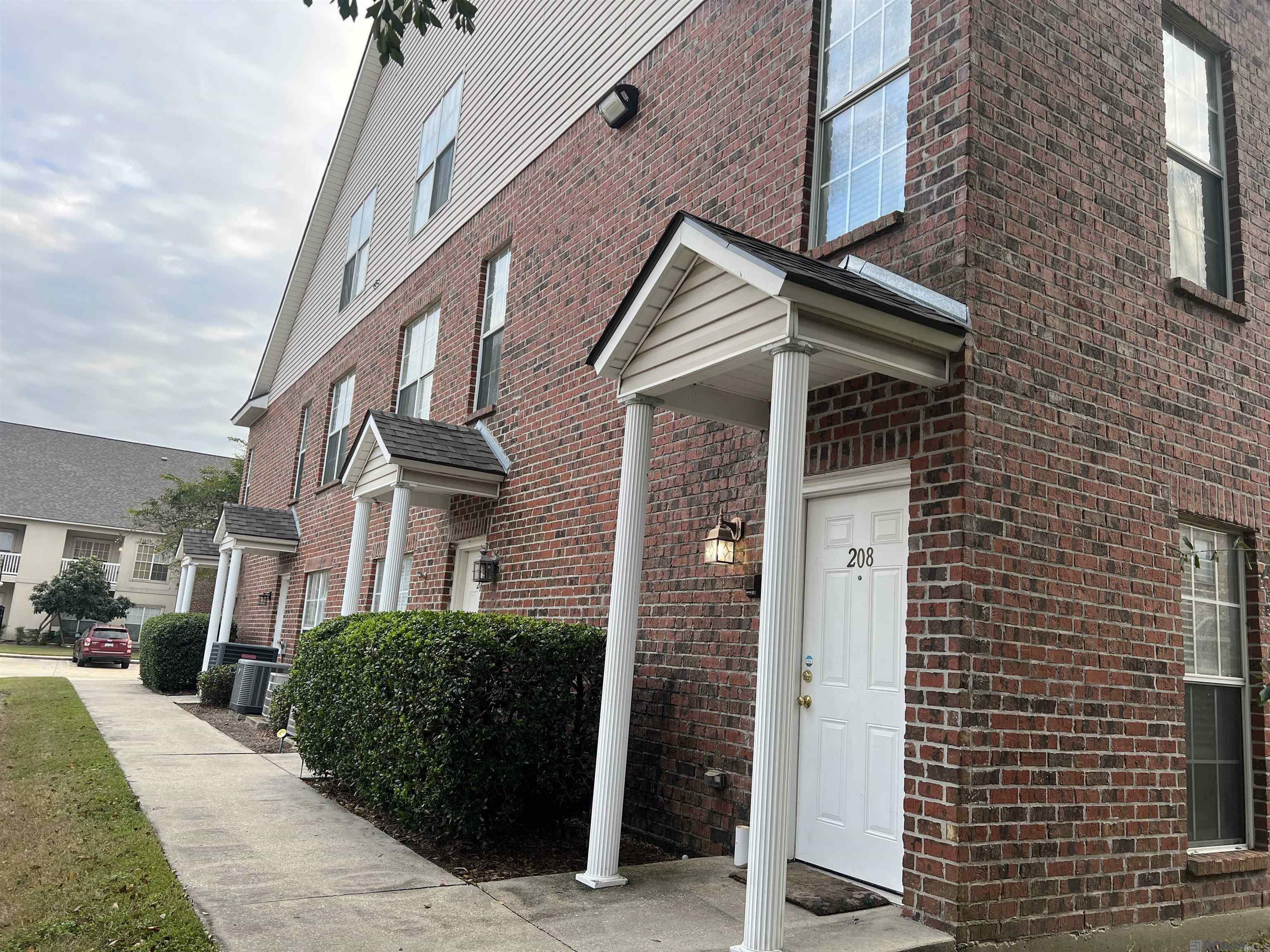 Property Photo: 4625 Burbank Dr #208 LA 70820