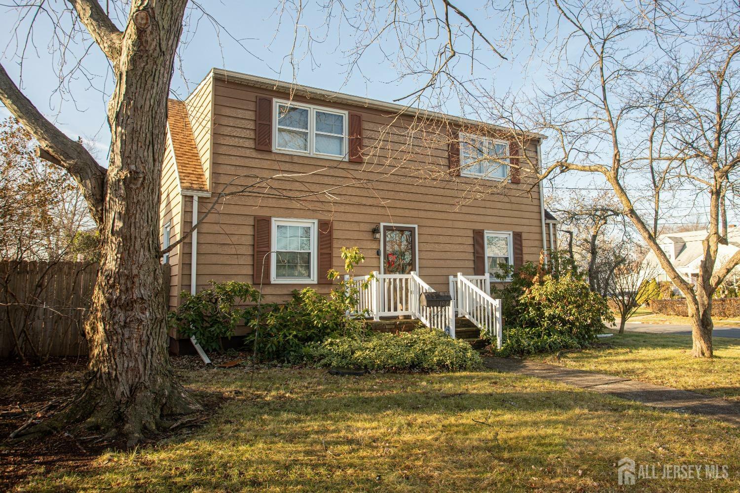 Property Photo:  162 Hillcrest Avenue  NJ 08817 