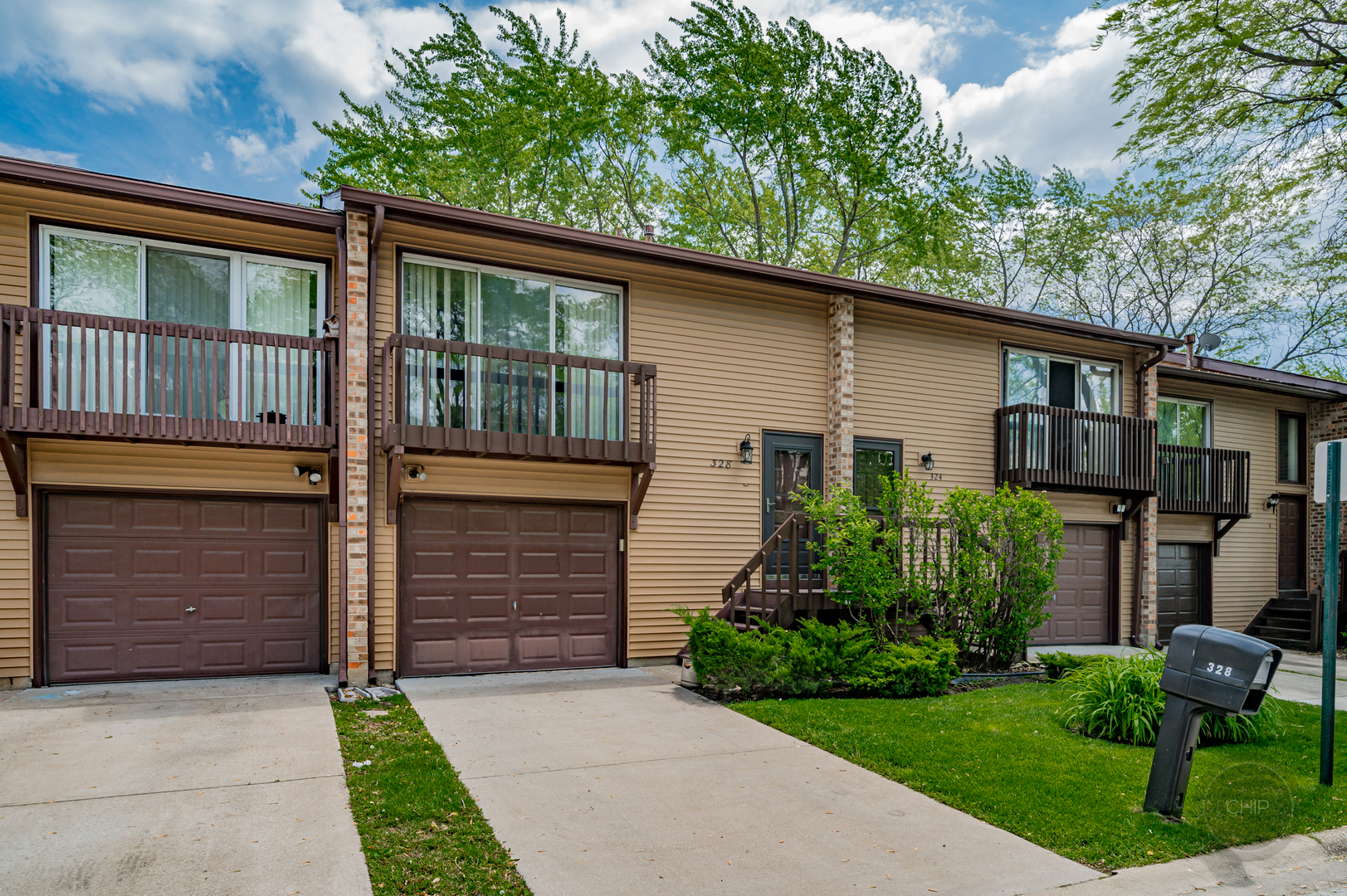 Property Photo: 328 Ottawa Drive IL 60440