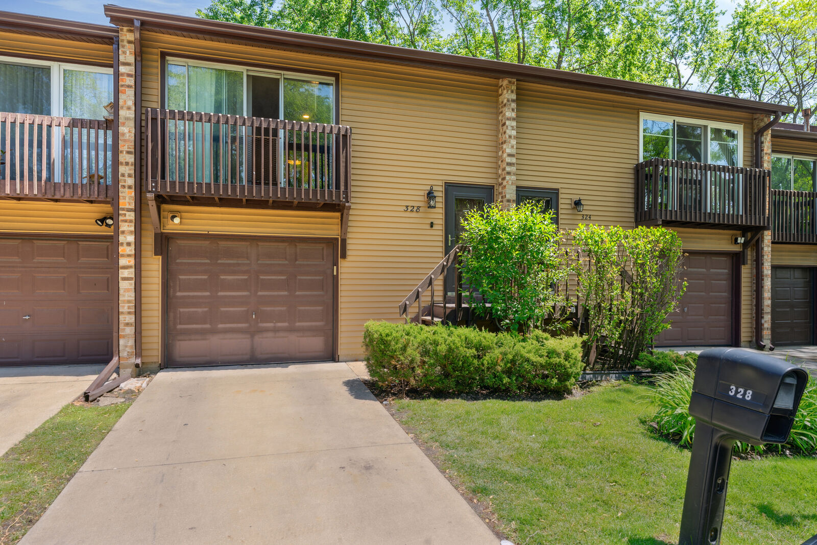 Property Photo: 328 Ottawa Drive IL 60440
