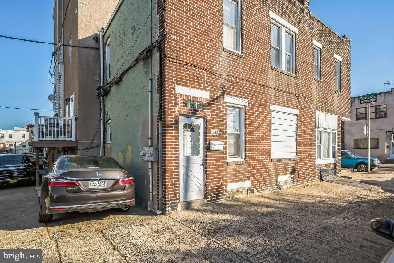 Property Photo:  2842 S Iseminger Street  PA 19148 