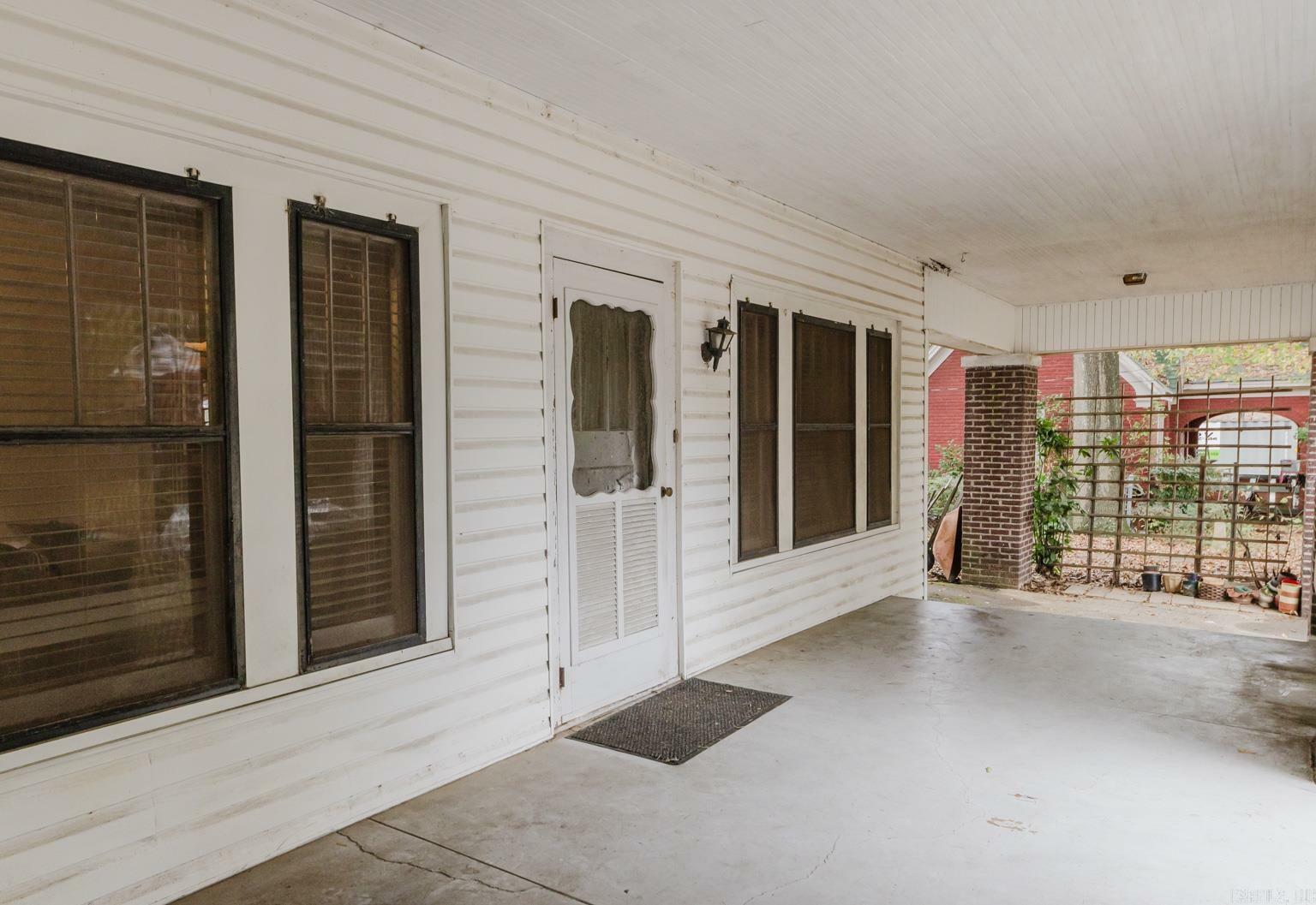 Property Photo:  722 Pine Bluff Street  AR 72104 