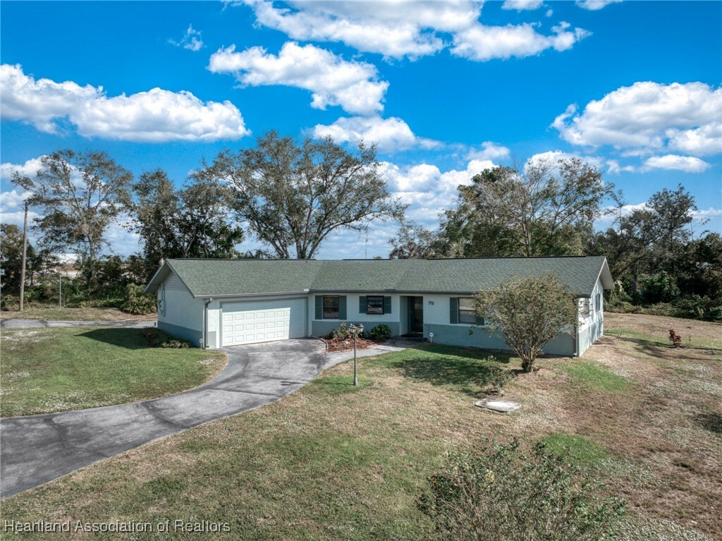 Property Photo:  75 Lake Henry Drive  FL 33852 