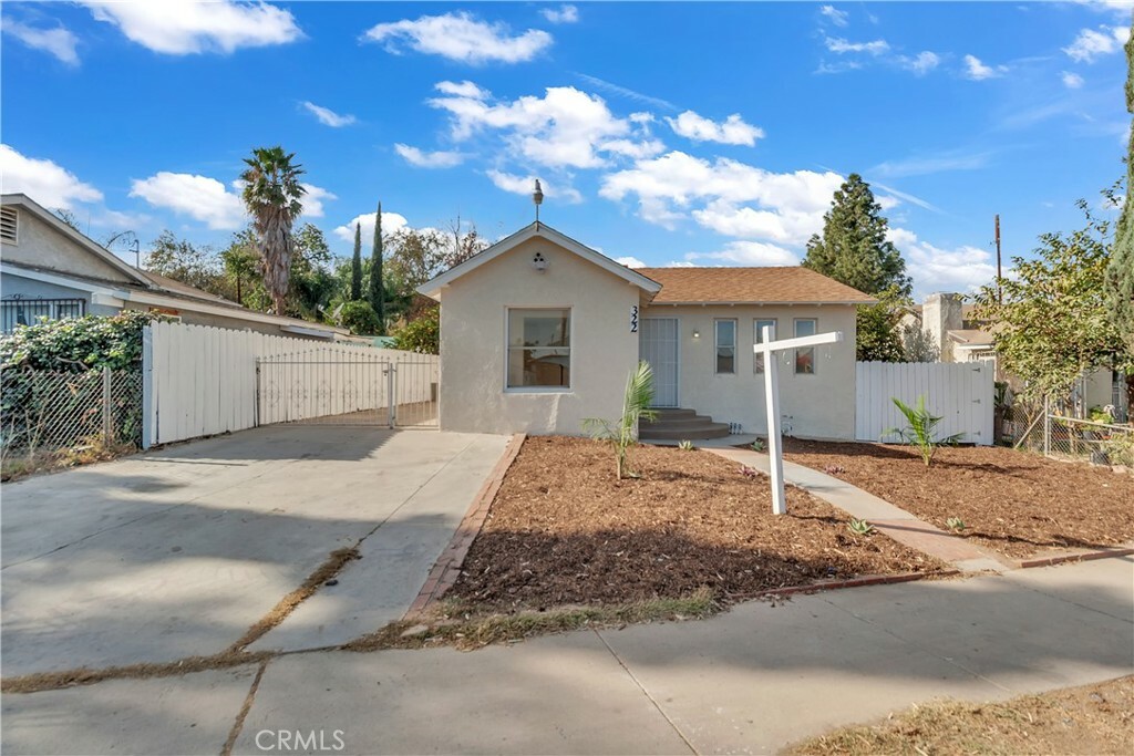 Property Photo:  322 E Grand Boulevard  CA 92879 