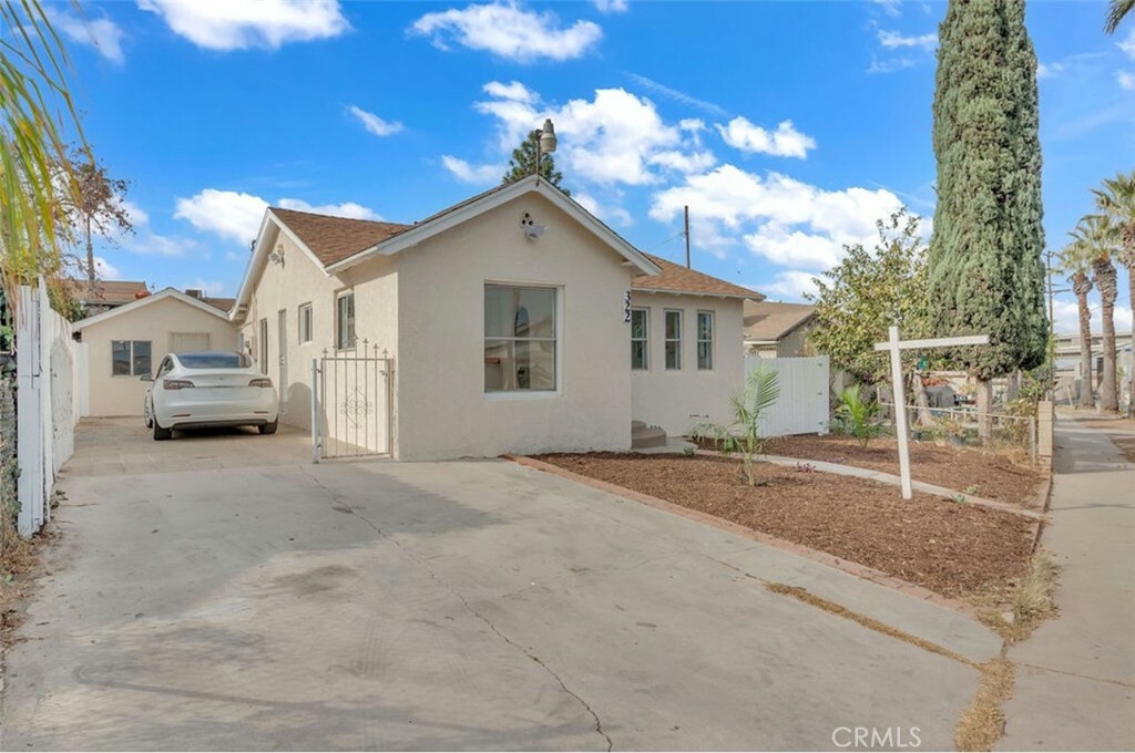 Property Photo:  322 E Grand Boulevard  CA 92879 