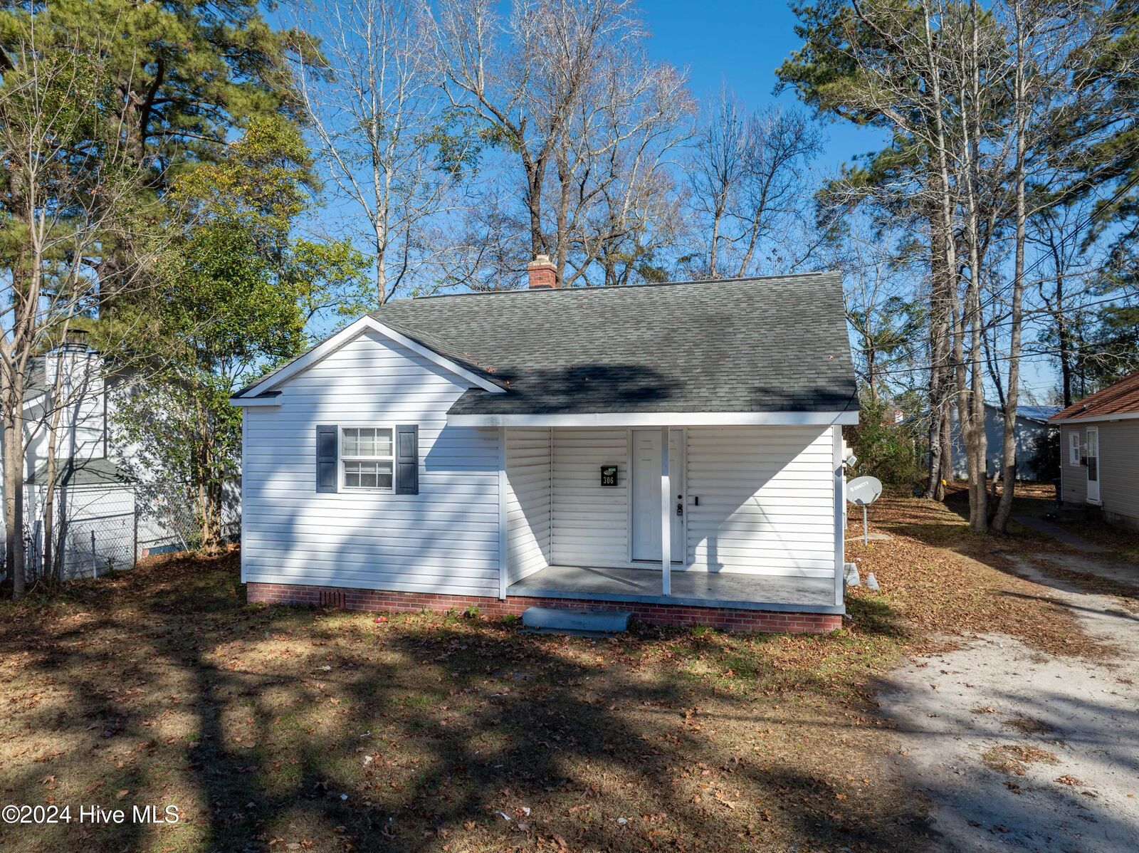 Property Photo:  306 Richlands Avenue  NC 28540 