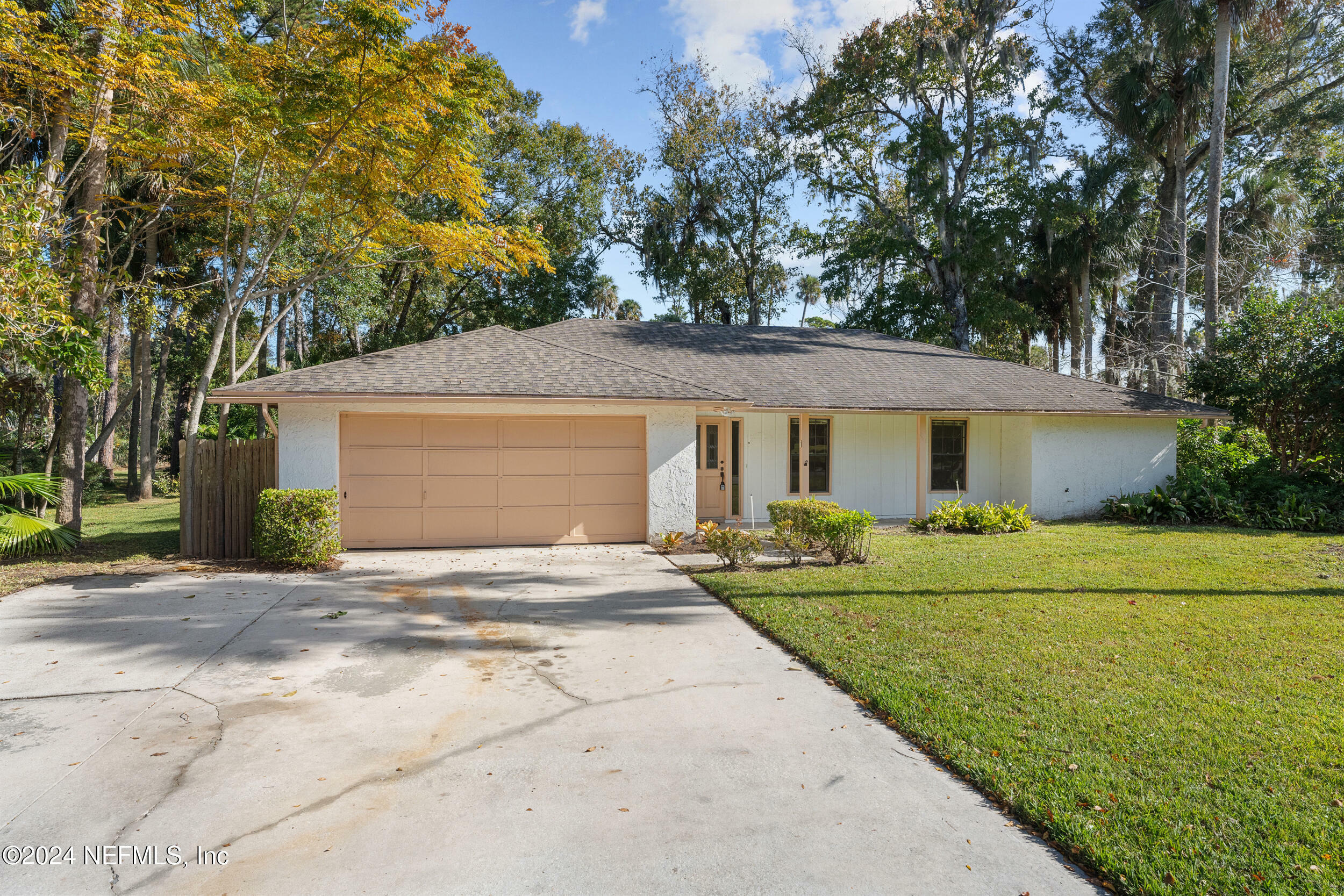 Property Photo:  627 Palmera Drive E  FL 32082 