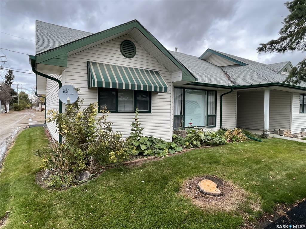 Property Photo:  105 2nd Avenue E  SK S0L 2V0 