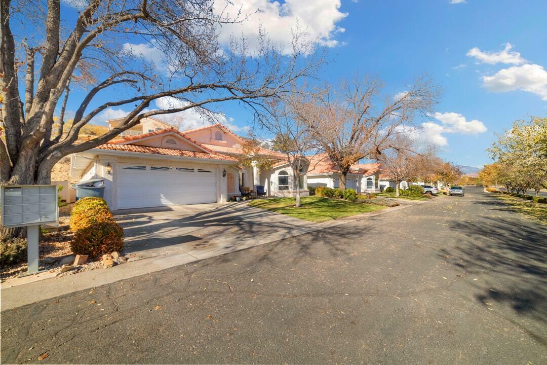 Property Photo:  2280 S Bloomington Hills Dr #5  UT 84790 