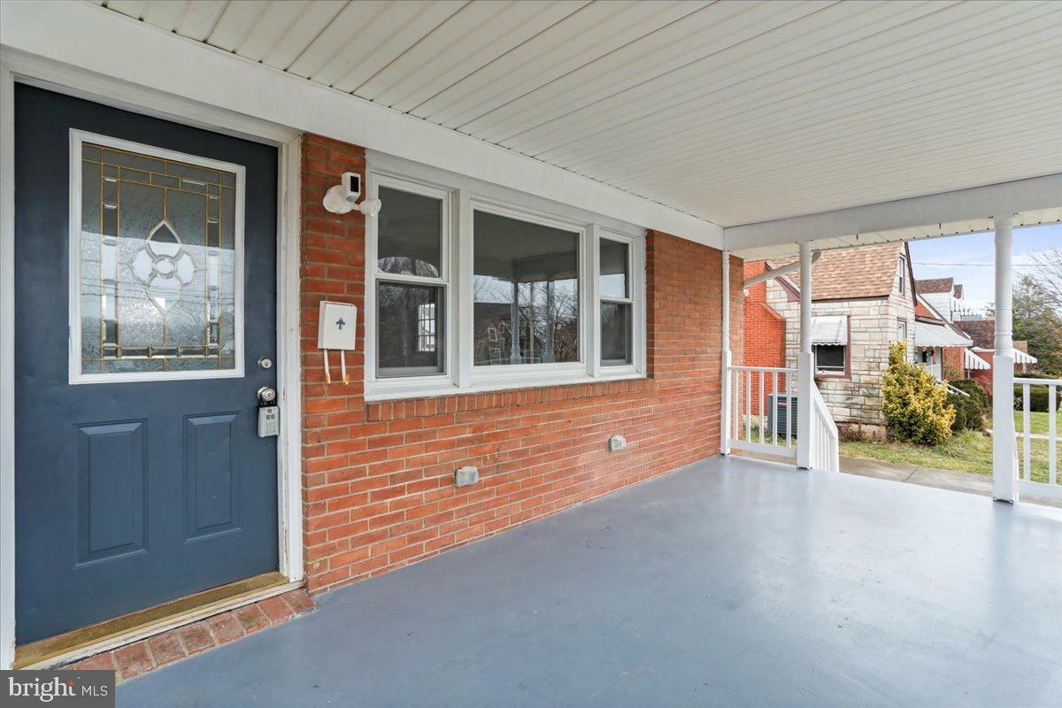 Property Photo:  421 W 14th Street  VA 22630 