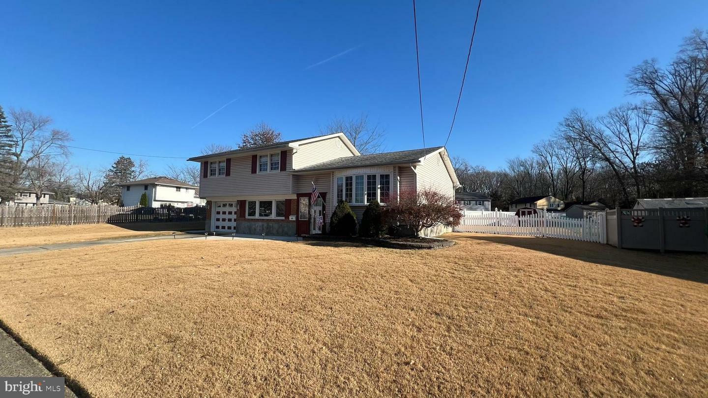 Property Photo:  305 Signey Lane  NJ 08083 