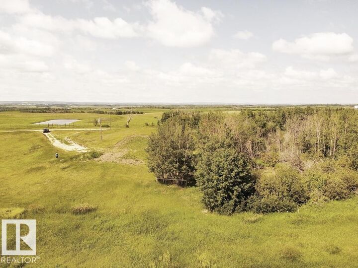 Property Photo: 58013 Rge Rd 81 AB T0E 1N0