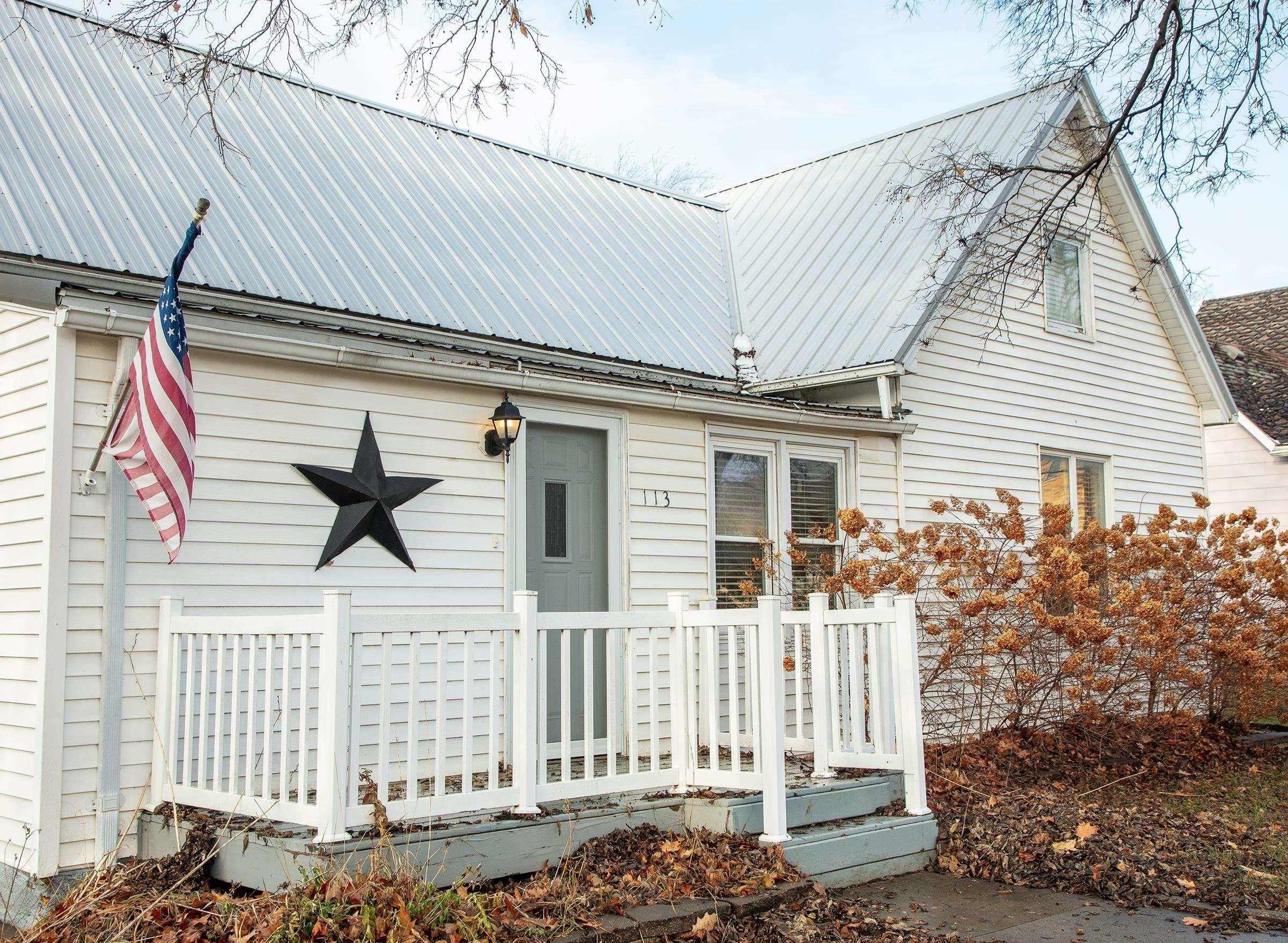 Property Photo:  113 N Washington Street  IA 50619 