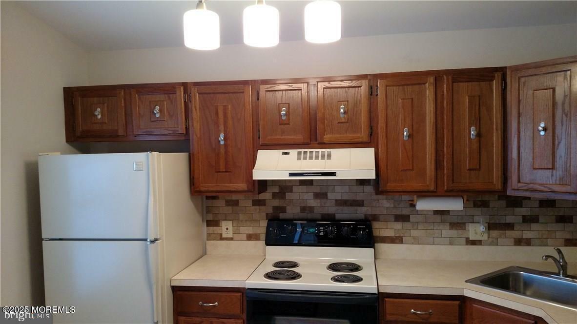 Property Photo:  215 Lantern Place  NJ 08087 