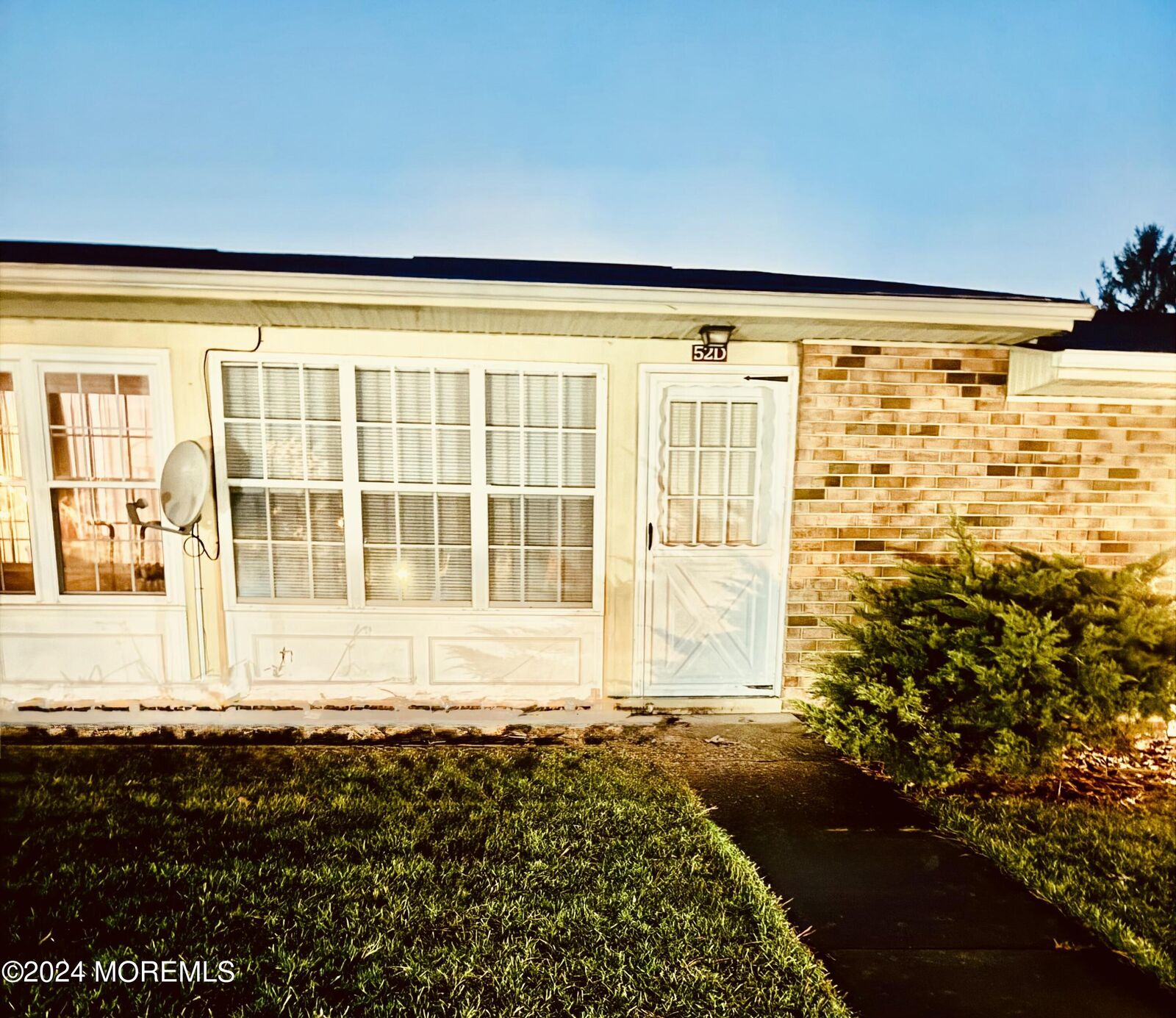 Property Photo:  52 Edinburgh Lane  NJ 08759 