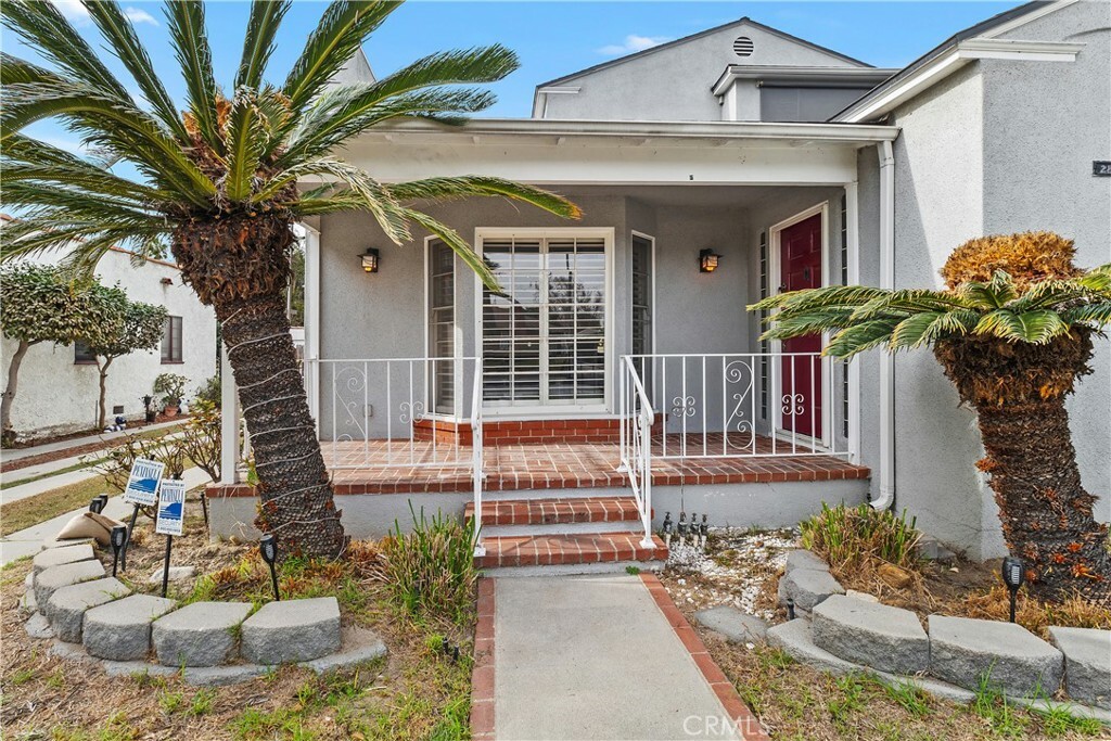 Property Photo:  2865 Chestnut Avenue Avenue  CA 90806 