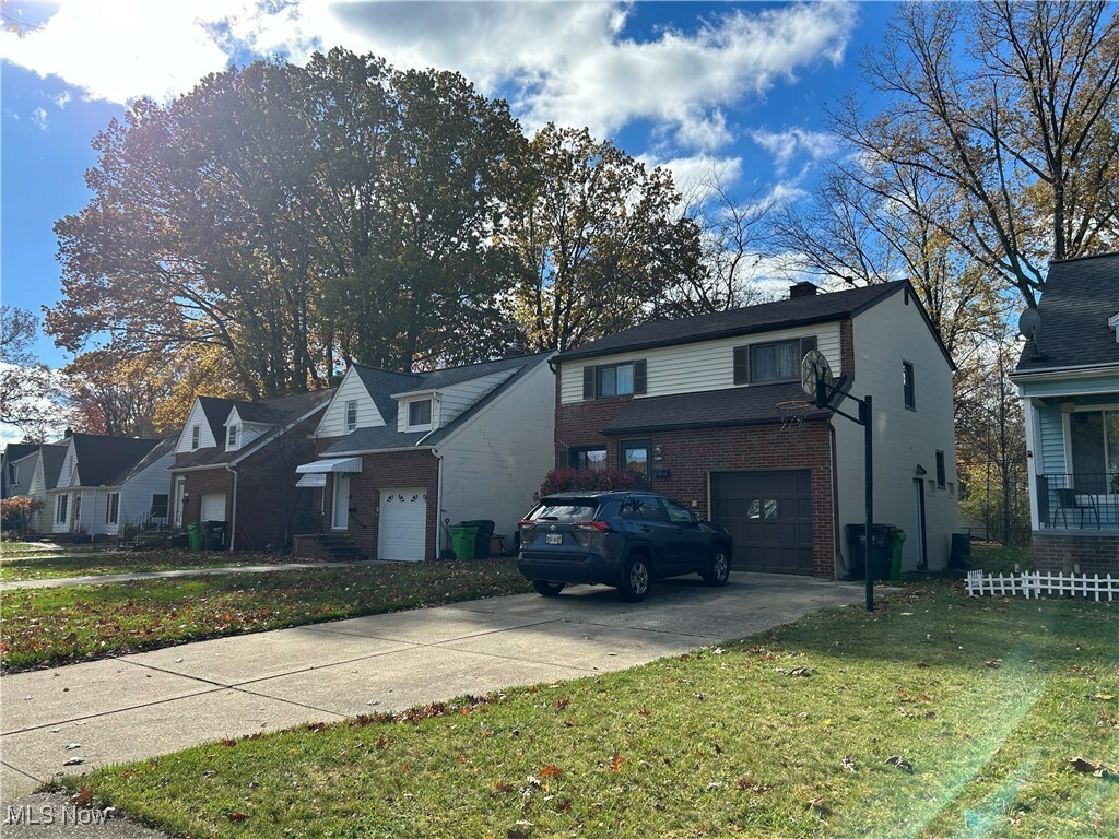 Property Photo:  1094 Plainfield  OH 44121 