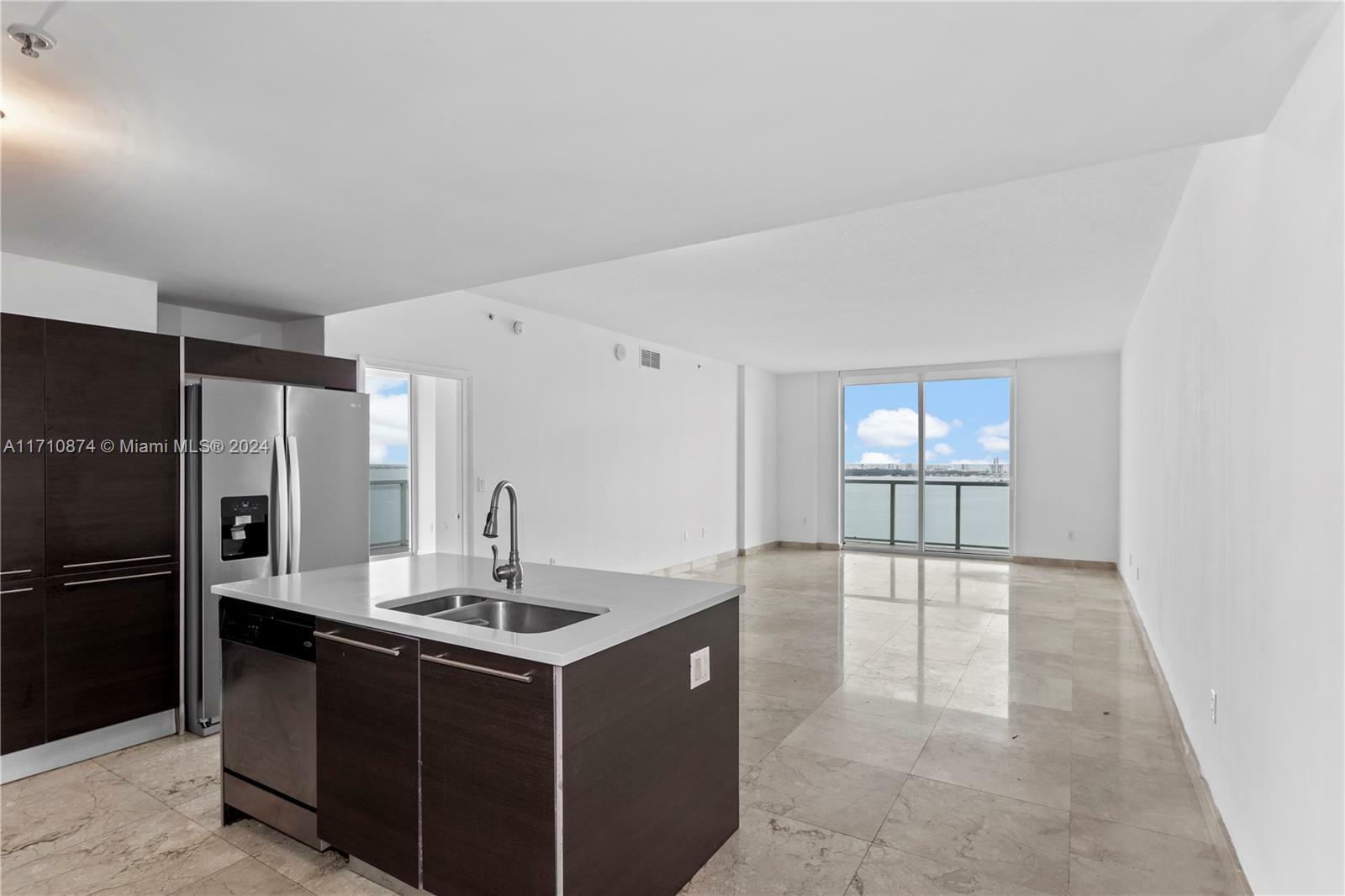 Property Photo:  1900 N Bayshore Dr 2902  FL 33132 