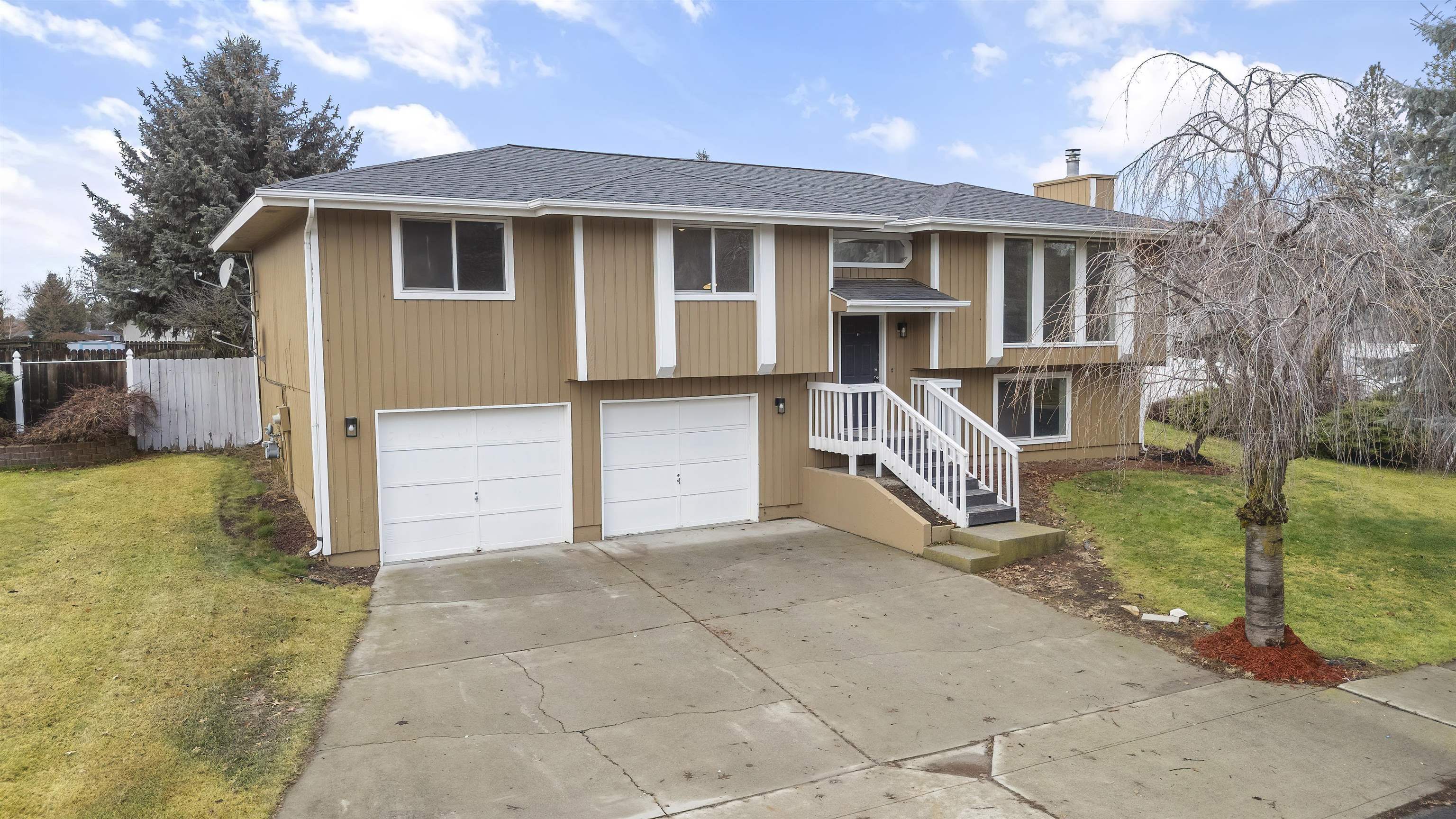 Property Photo:  10407 N Arrowhead Dr  WA 99208 