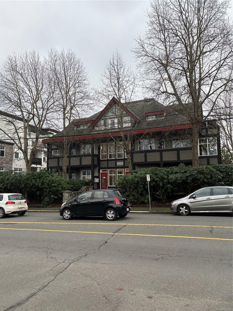 Property Photo: 1741 Oak Bay Ave A BC V8R 1B8