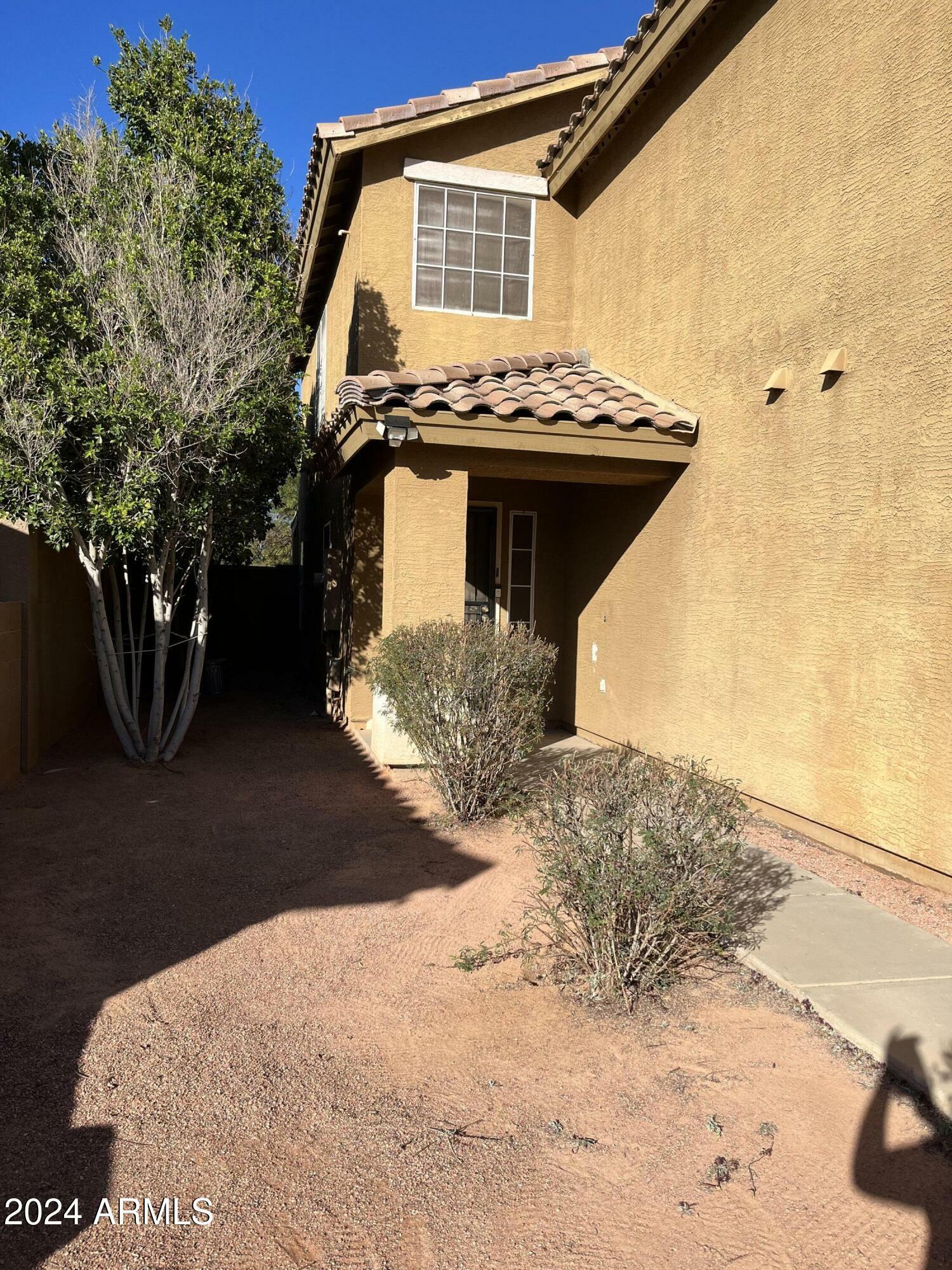 Property Photo:  1096 E Rolls Road E  AZ 85143 