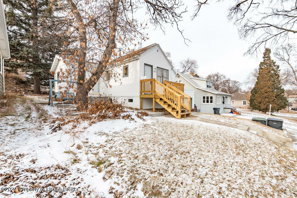 Property Photo:  409 7th Avenue NW  ND 58554 