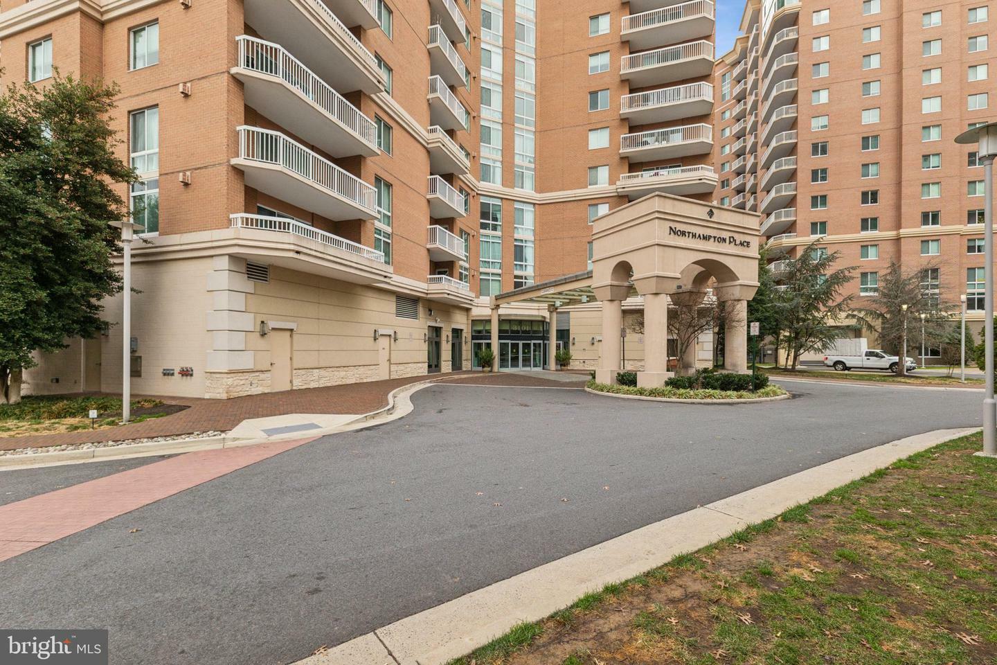 Property Photo:  3101 N Hampton Drive 313  VA 22302 