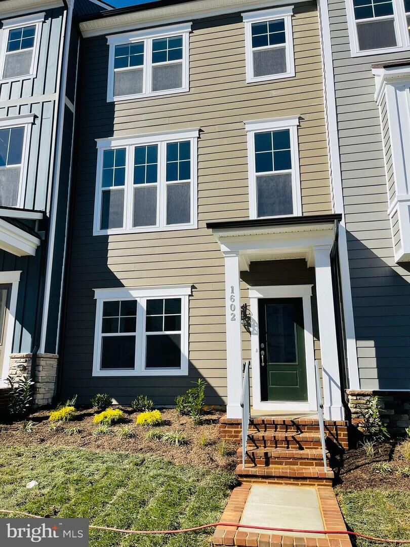 Property Photo: 1602 Grove Chestnut Road VA 22026