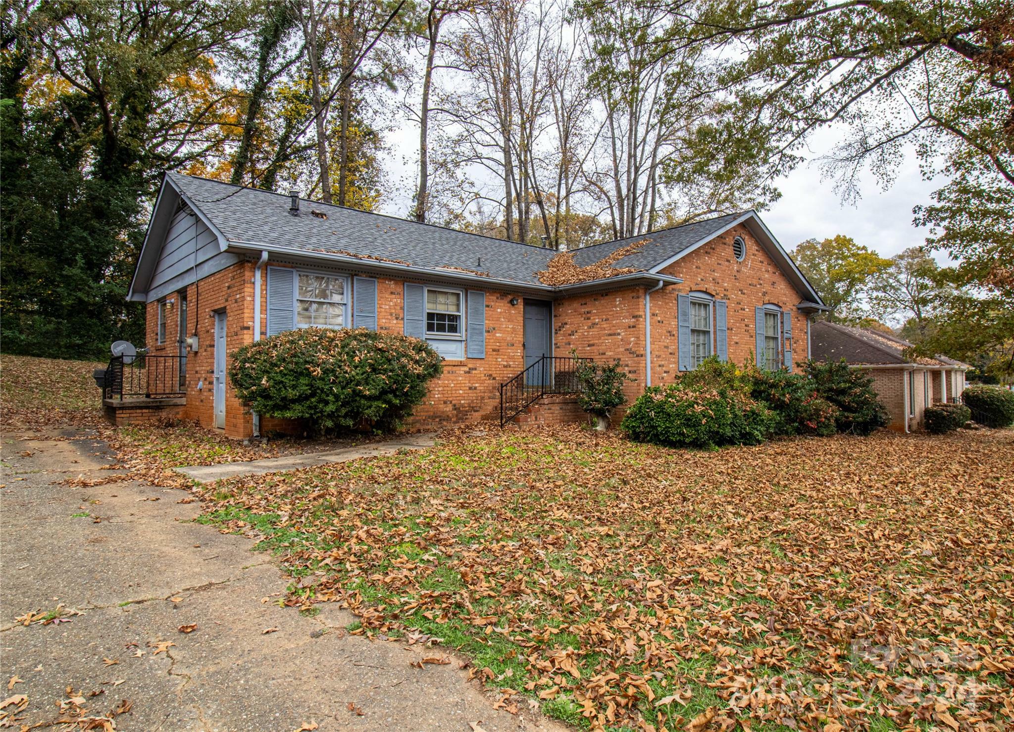 Property Photo:  7423 Idlewild Road  NC 28212 