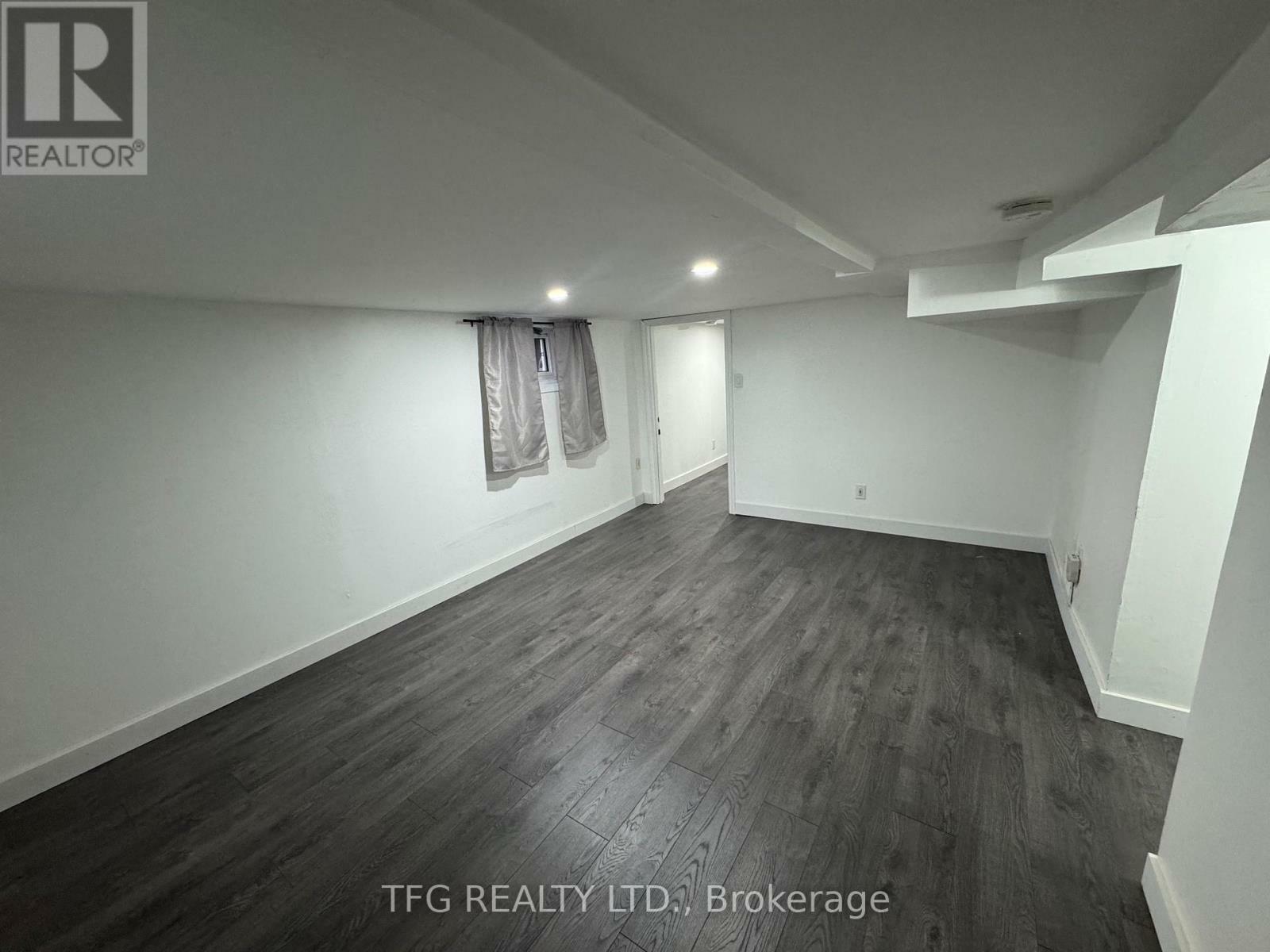 Property Photo:  156 Adelaide Avenue East 3  ON L1G 1Z3 