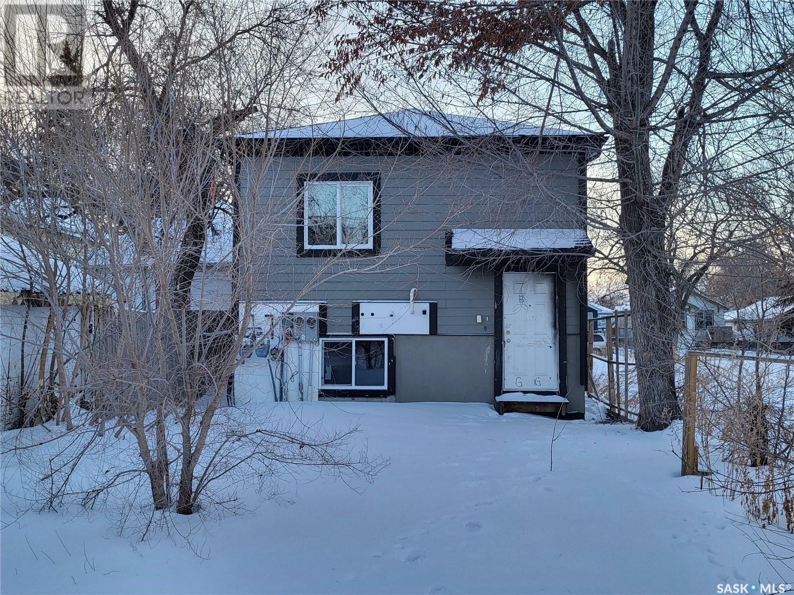 Property Photo:  949 Robinson Street  SK S4T 2M6 