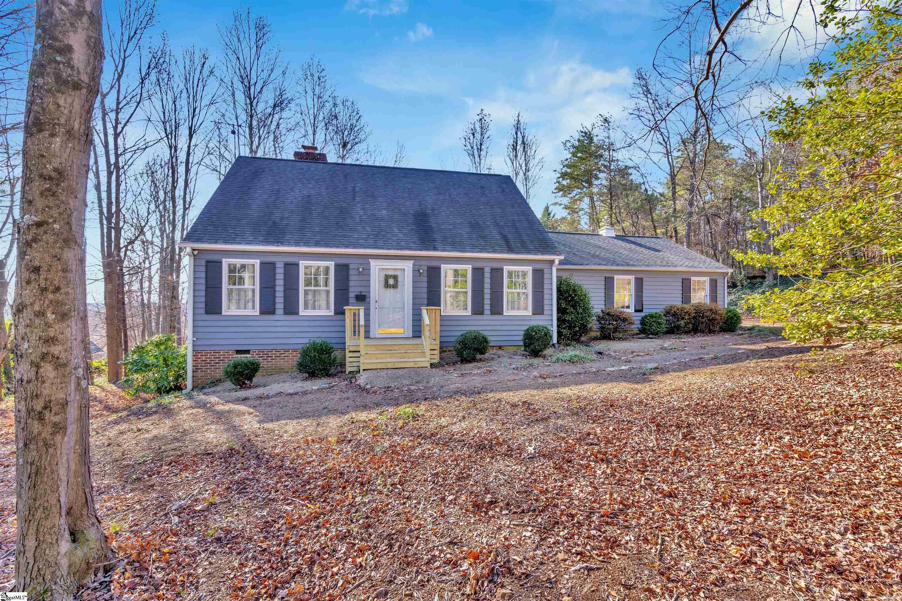 Property Photo:  305 Fairview Drive  SC 29609 