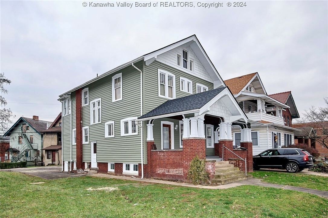 633 Virginia Street W  Charleston WV 25302 photo