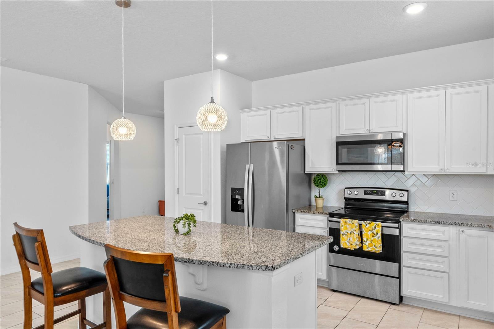 Property Photo: 2833 Hilltop Loop FL 32712