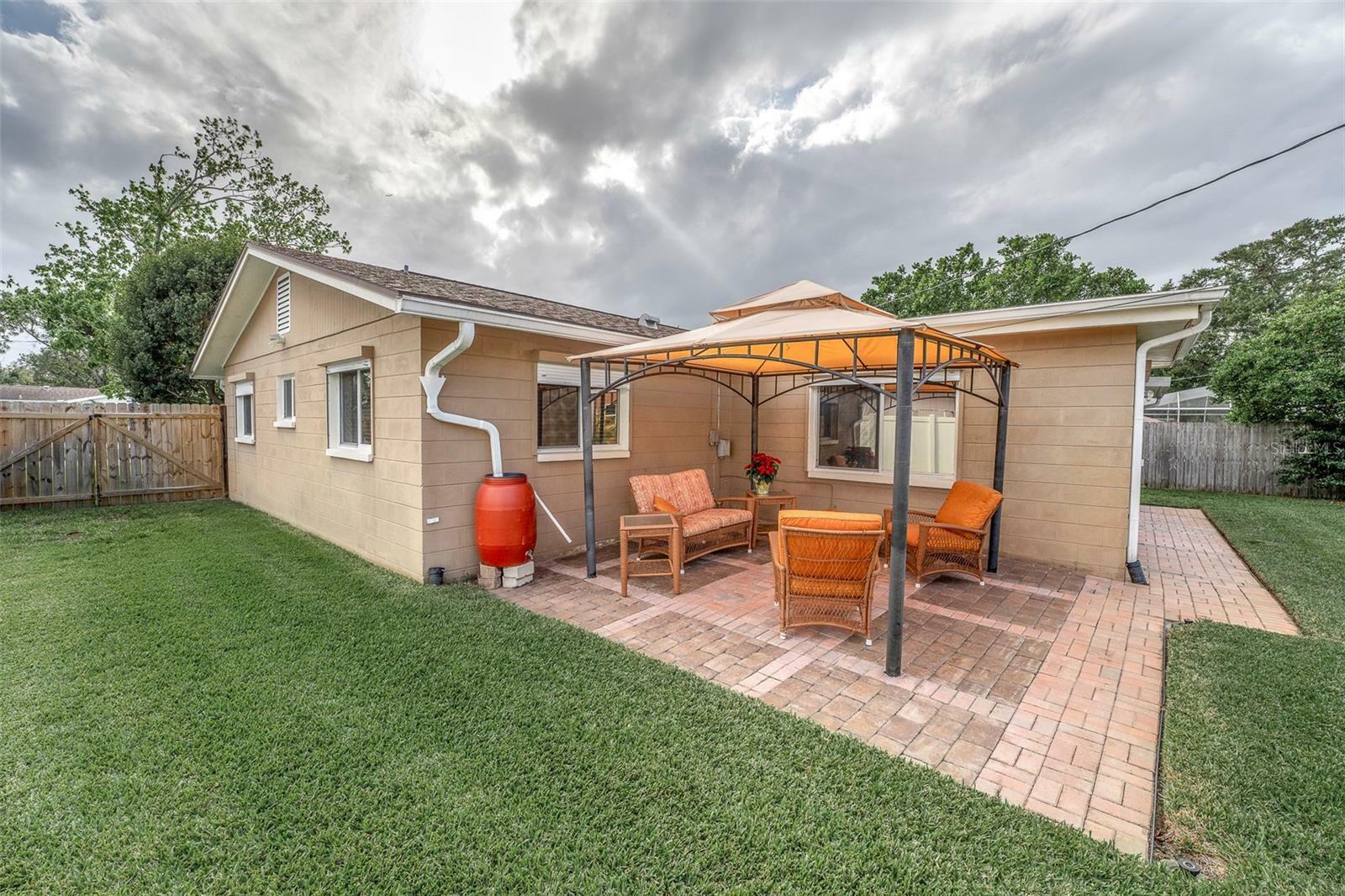 Property Photo: 4543 20th Avenue N FL 33713