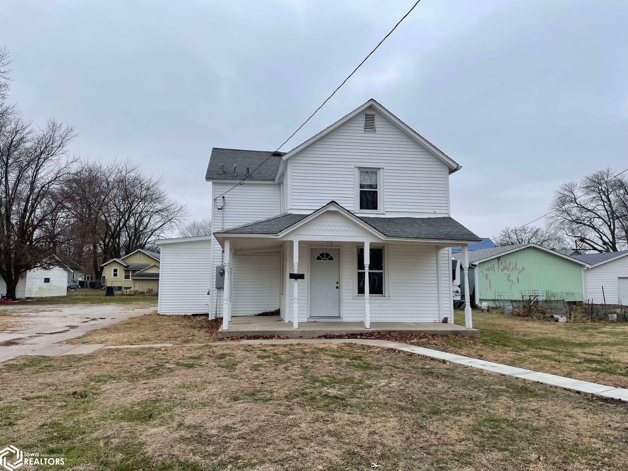 Property Photo: 1728 Dodge Street IA 52601