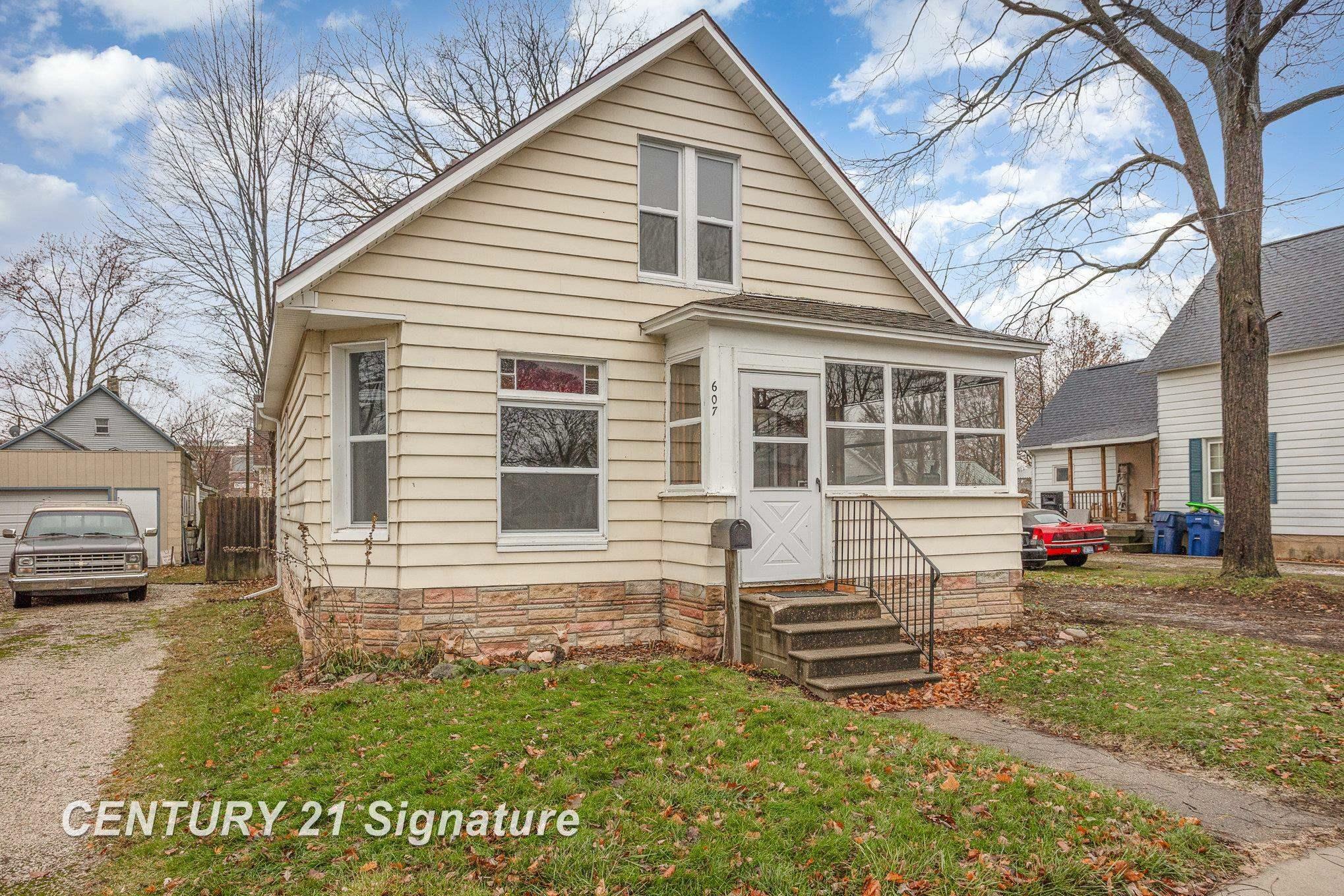 Property Photo:  607 N Chilson Street  MI 48706 