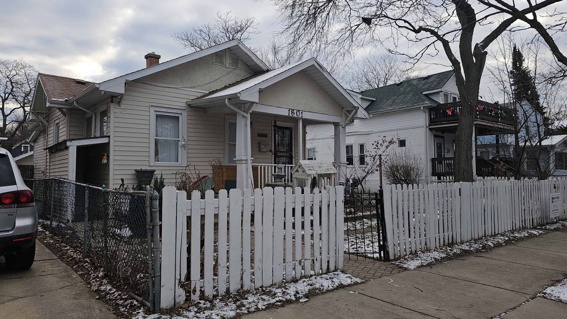 Property Photo: 1801 Brown Avenue IL 60201
