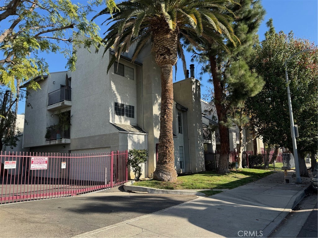 Property Photo:  20155 Keswick Street 207  CA 91306 