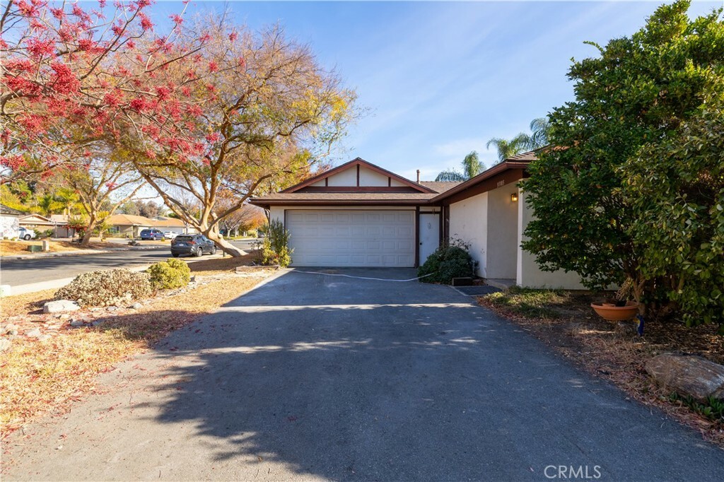 Property Photo:  31105 Camino Del Este  CA 92591 