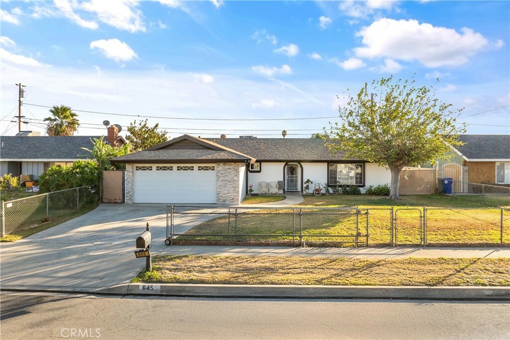 Property Photo:  19351 W Mallory Drive  CA 92316 