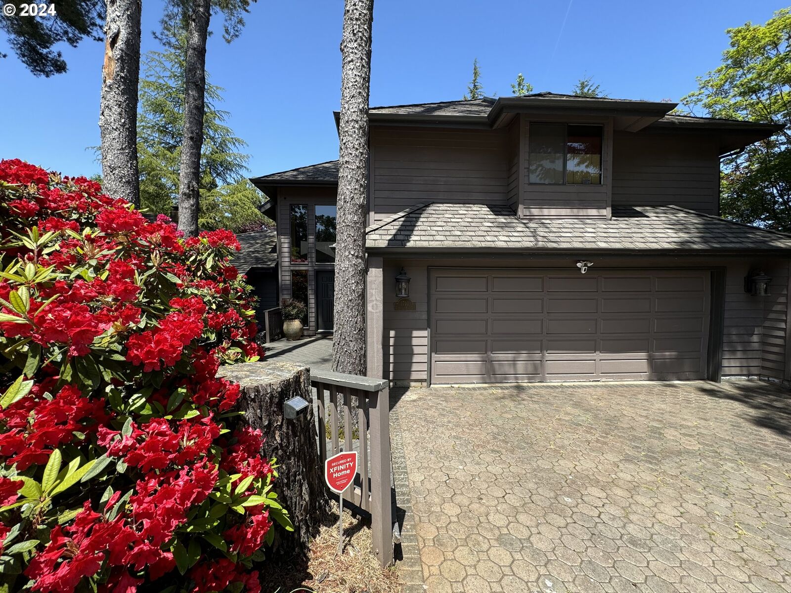 Property Photo: 1710 Cinnamon Hill Dr SE OR 97306