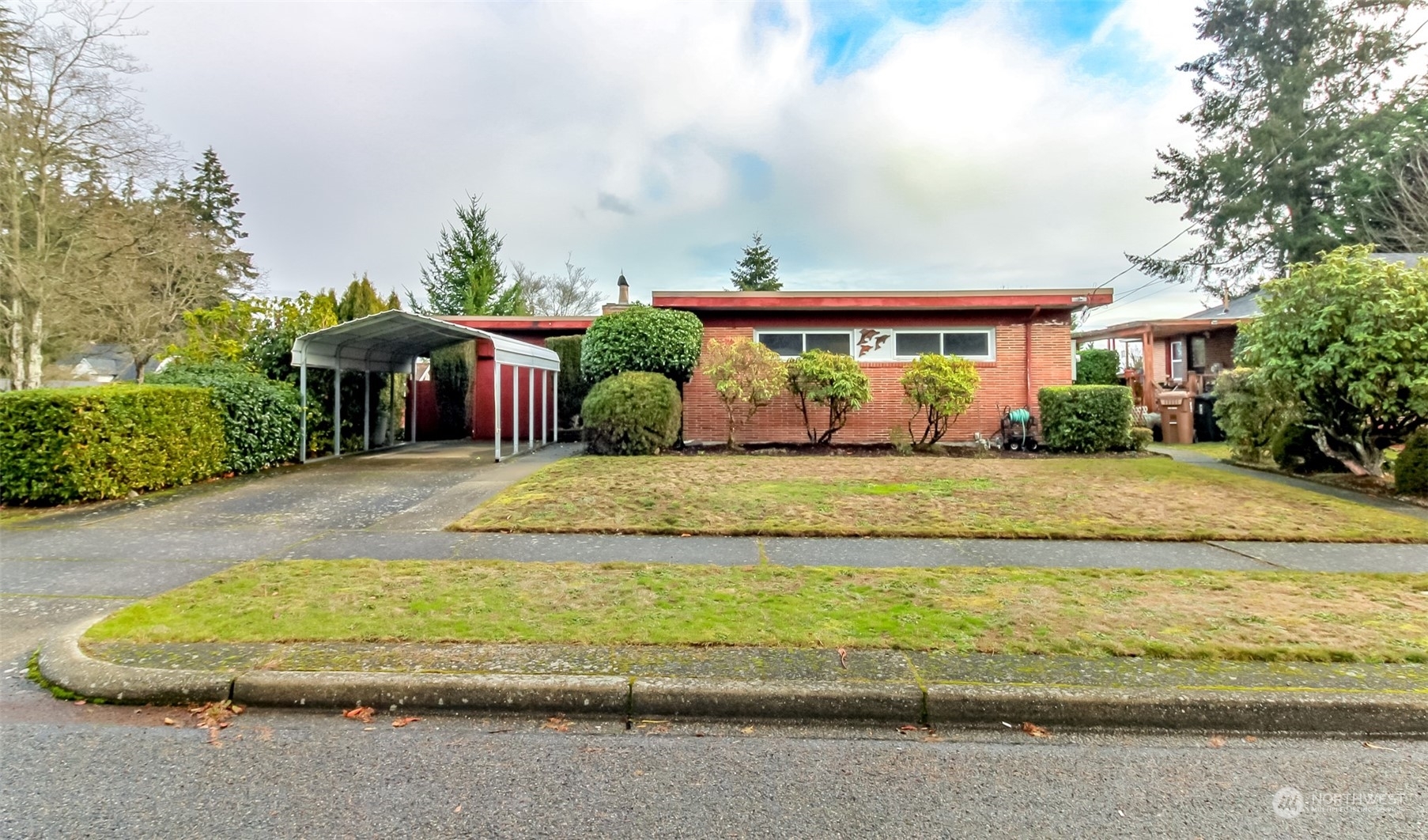 Property Photo:  905 S Monroe  WA 98405 