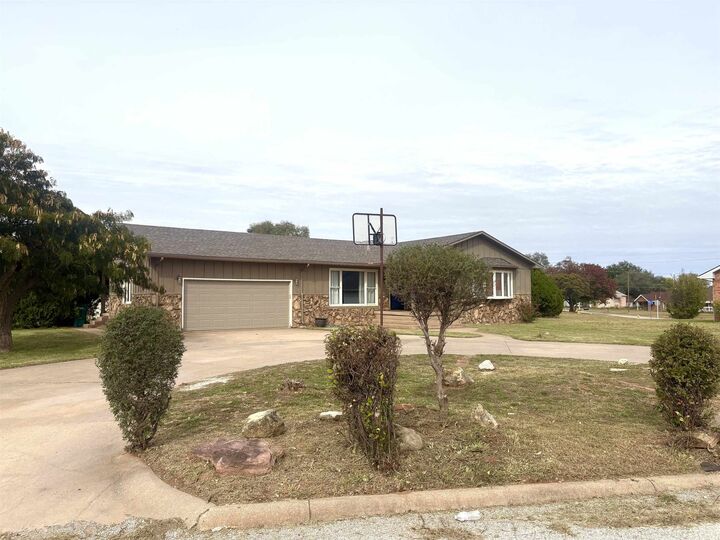 Property Photo: 2 Crown Circle KS 67003-3