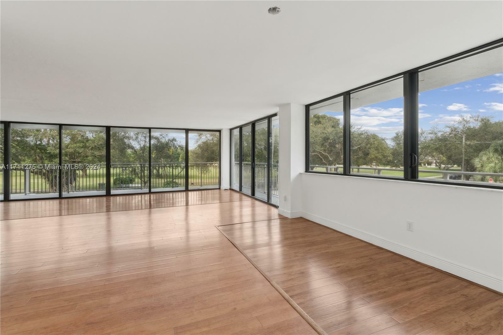 Property Photo:  700 Coral Way 1  FL 33134 