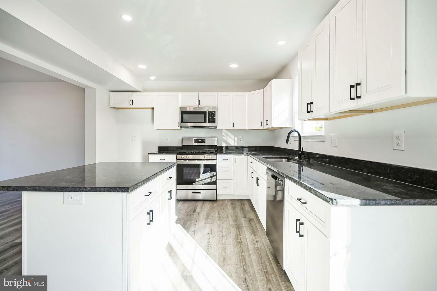 Property Photo:  63 N Valley Avenue  NJ 08360 