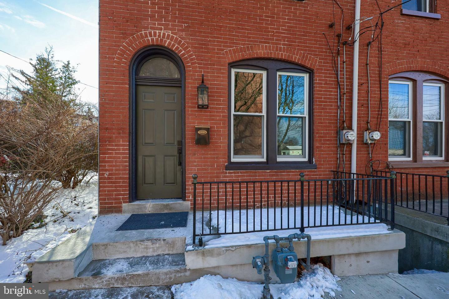 Property Photo:  36 1/2 E Farnum Street  PA 17602 